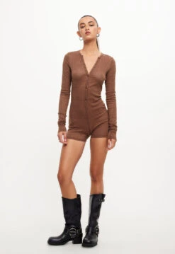 GHAURI KNIT ROMPER - CHESTNUT -Tops To Bottoms Sales 03 10 23 LIONESS eComm NOV RESHOOTS OCT 1502