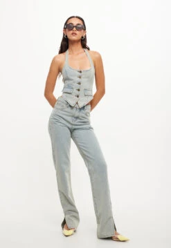 CRAWFORD JEANS - LIGHT DENIM -Tops To Bottoms Sales 04 10 23 LIONESS RESHOOTS STELLAVIDS RESHOOTS 047 1d3dcd37 5a4b 4c1a 9103 0d53fde024bc