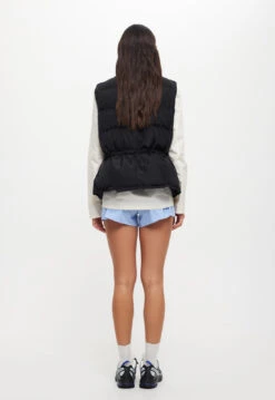 EMBLEM PUFFER VEST - BLACK -Tops To Bottoms Sales 06 09 23 LIONESS eCOMM OCT RESHOOTS 143
