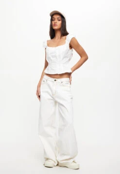 EIVISSA BAGGY JEAN - PEARL -Tops To Bottoms Sales 16 06 23 LIONESS eComm JULY Roberta RESHOOTS 515 1917651d ee41 4ca4 b0bd b83ae0316ea6
