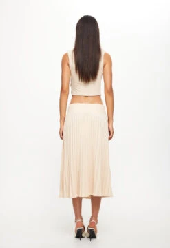 SYDNEY PLEAT SKIRT - OATMEAL -Tops To Bottoms Sales LT711 1 2309 OATMEAL LB661 2309 OATMEAL 15jpg